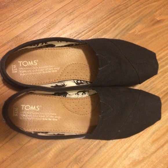 Black Toms size 7 1/2