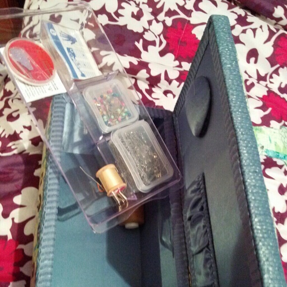 Sewing kit - Picture 2 of 3