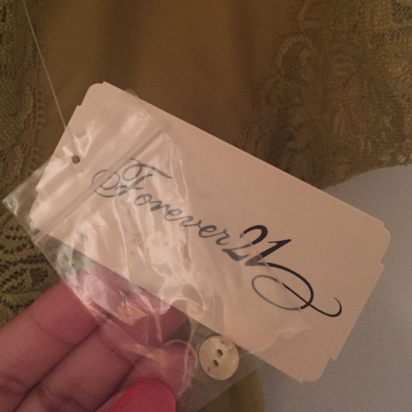 *NWT Forever 21 Olive Top! - Picture 3 of 3