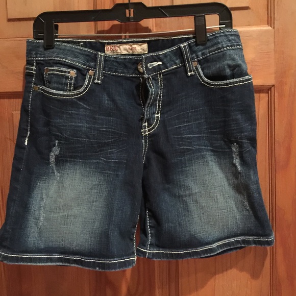 Buckle BKE Kate jean shorts size 29