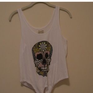 White cropped tank with colorful skull on front