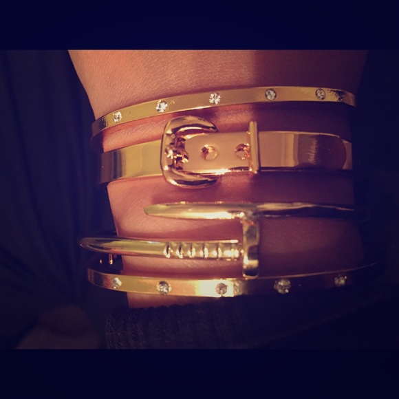 Bundle sale 4⃣➡️3⃣2⃣ gold arm candy 💥