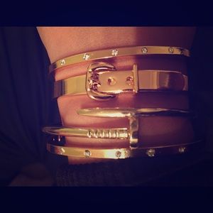 Bundle sale 4⃣➡️3⃣2⃣ gold arm candy 💥