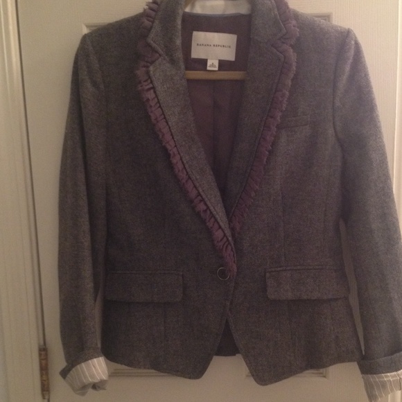 Black and Grey herringbone blazer. BR Size 8