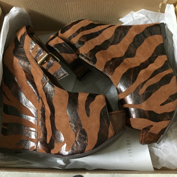 Like new wedge platform! - Picture 2 of 4