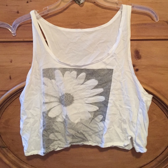 b&w flower tank