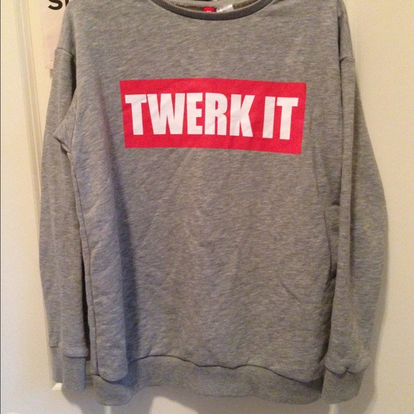 Grey jumper sweater.
