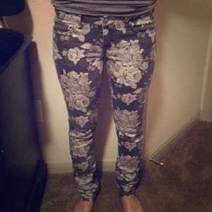 Aeropostale floral skinny jeans