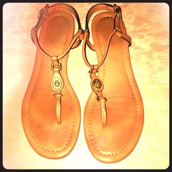 COACH Robyn Tan size 7 sandals