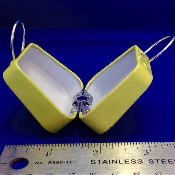 👜 ADORABLE TIN 'BAG' 👜  💥Bundle me!💥 - Picture 3 of 3