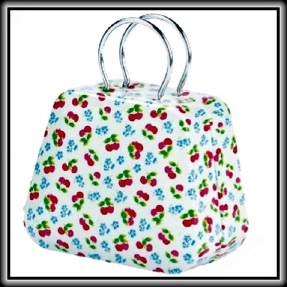 Cherries TIN 'HANDBAG' 🍒 - Picture 4 of 6