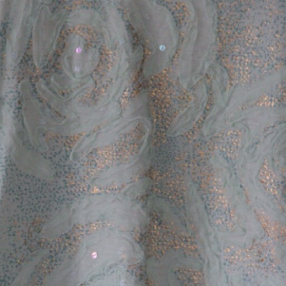 Mint top embellished with flowers - Picture 2 of 3