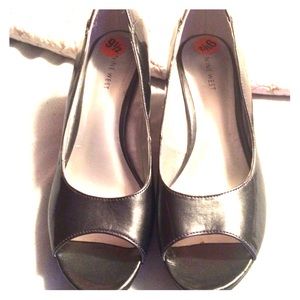 Nine West silver heels
