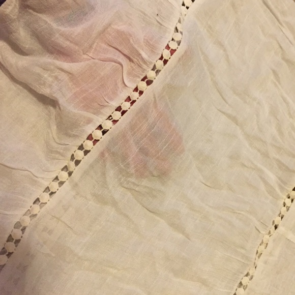 Beautiful white open shoulder boho top! - Picture 3 of 4