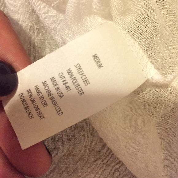 Beautiful white open shoulder boho top! - Picture 4 of 4