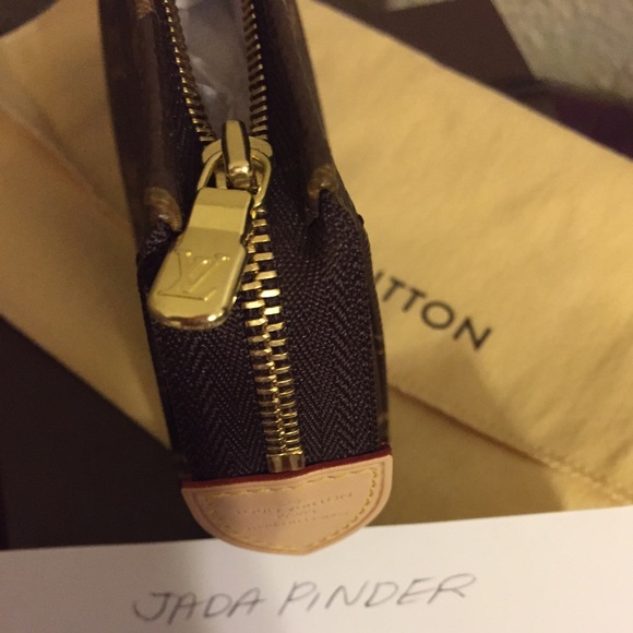 Louis Vuitton Toiletry Pouch 15 - Picture 3 of 4