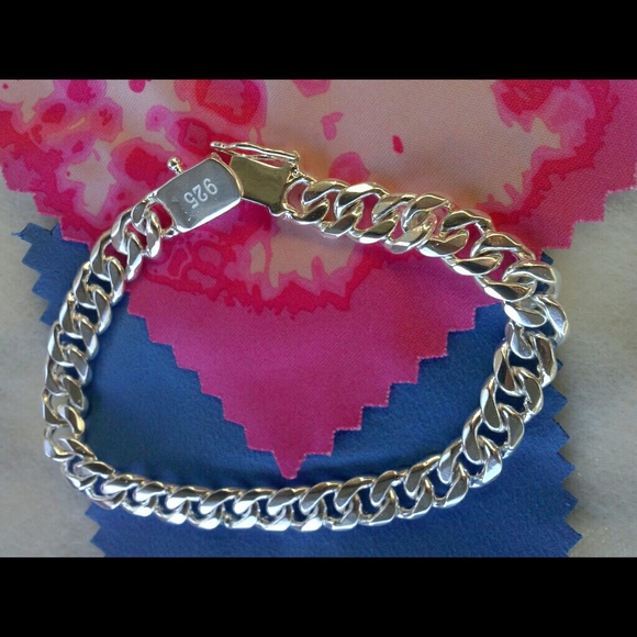 Beautiful sterling silver bracelet 8 inches long