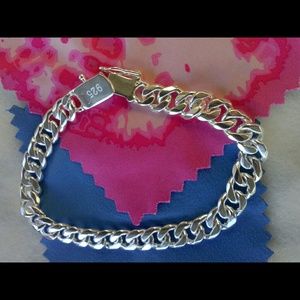 Beautiful sterling silver bracelet 8 inches long