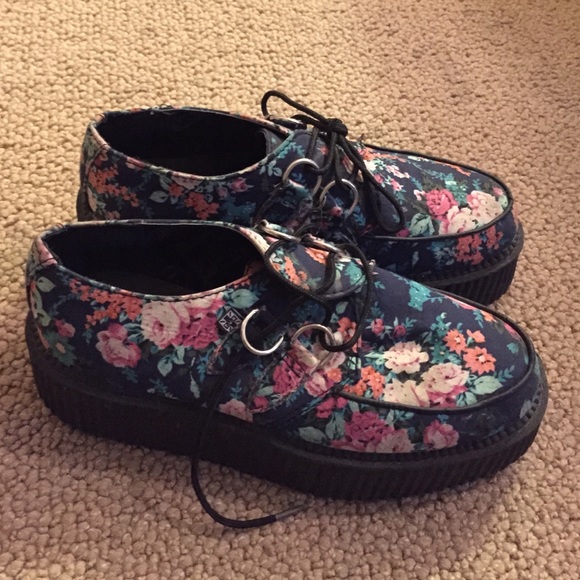 Floral design creepers