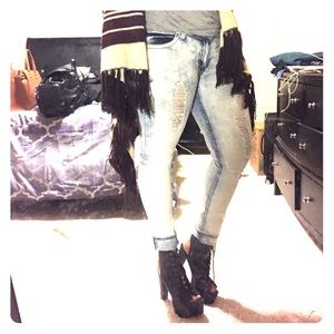 Acid washed distressed skinny jeans