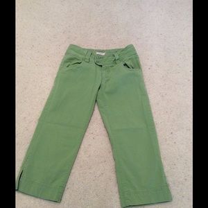 American Eagle green capris
