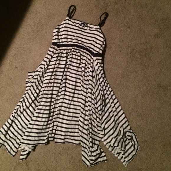 🌟SOLD🌟Navy and cream stripped dress