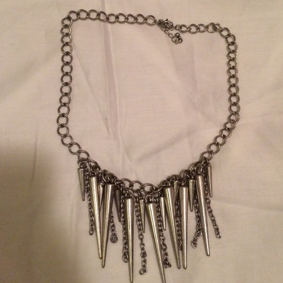 Spiked necklace