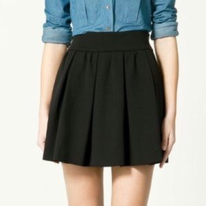 (Zara) Black Pleated Mini Skirt. 🎀