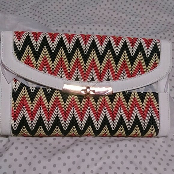 Vegan zig zag clutch
