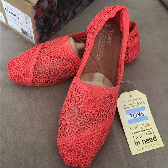 Brand new TOMS!
