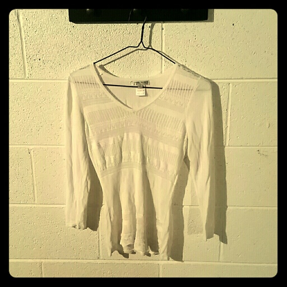 White long sleeve shirt with beautiful knit design