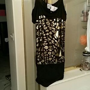 Cute black shirt with unique gold pattern