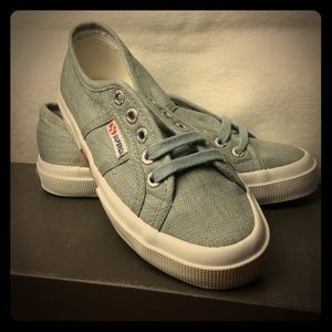 DISPLAY New Superga Sneakers, Metallic Silver, 5 M