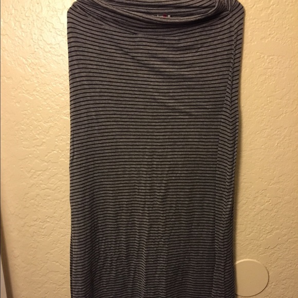 Black and grey maxi skirt! 🌸🌹🌷