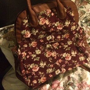 Super cute floral bag (: can be worn both ways
