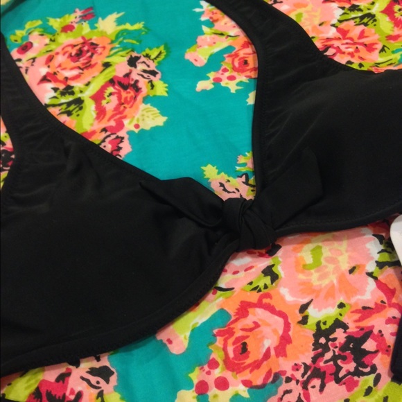 NWT! Jessica Simpson black halter bikini top - Picture 2 of 3