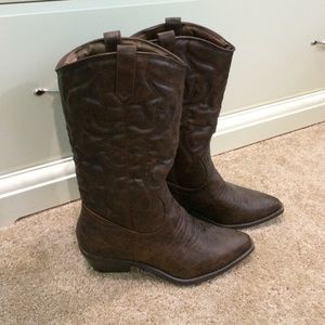 Brown cowboy boats