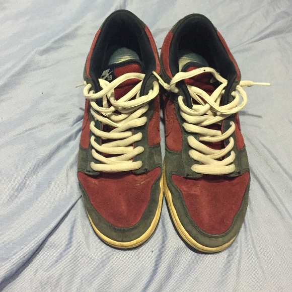 Nike sb maroon/navy