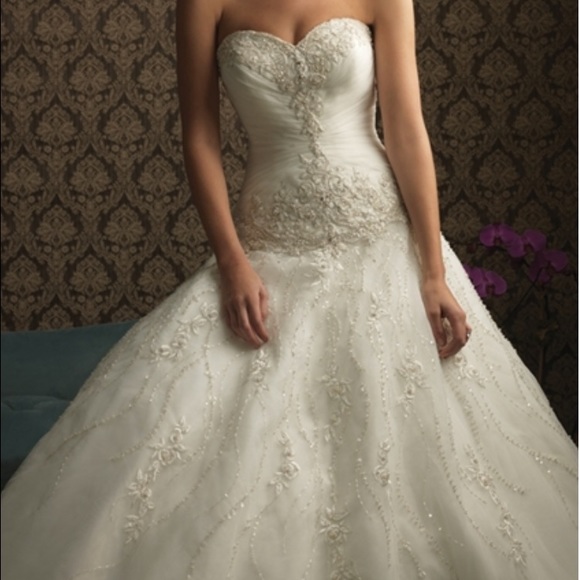 Allure wedding dress STYLE: 8769 size 18