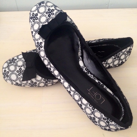 💲⬇️!! Ann Taylor LOFT Size 6 Flats (never worn)