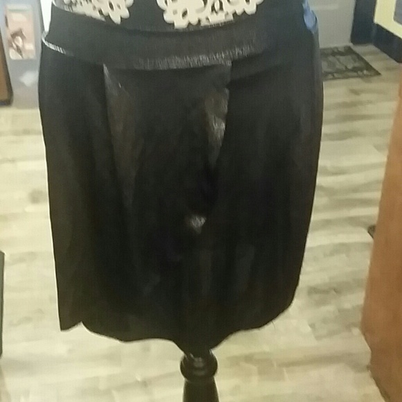 Blk and silver skirt - Picture 1 of 3