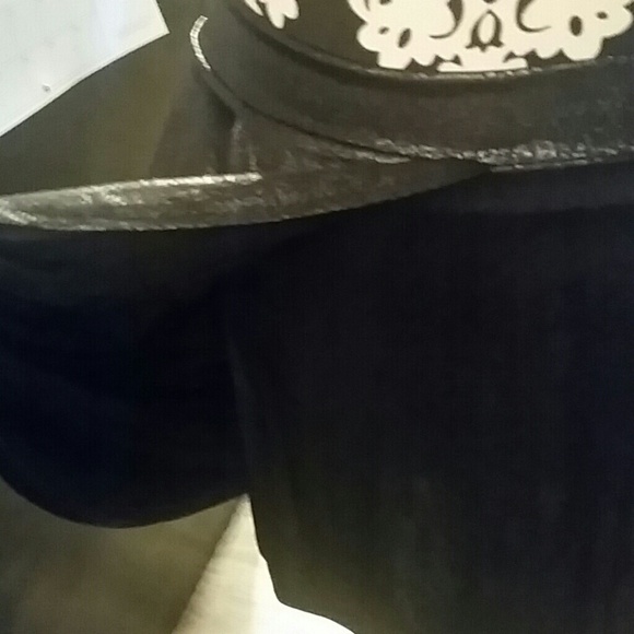 Blk and silver skirt - Picture 3 of 3