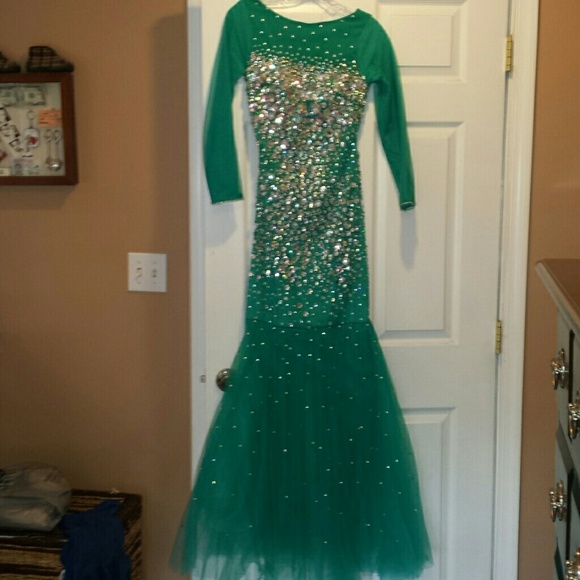 Stunning gown. Beautiful and Modest.