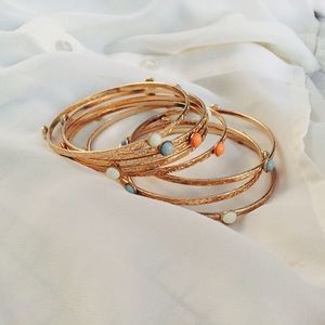 Gorgeous bangles set of 8.