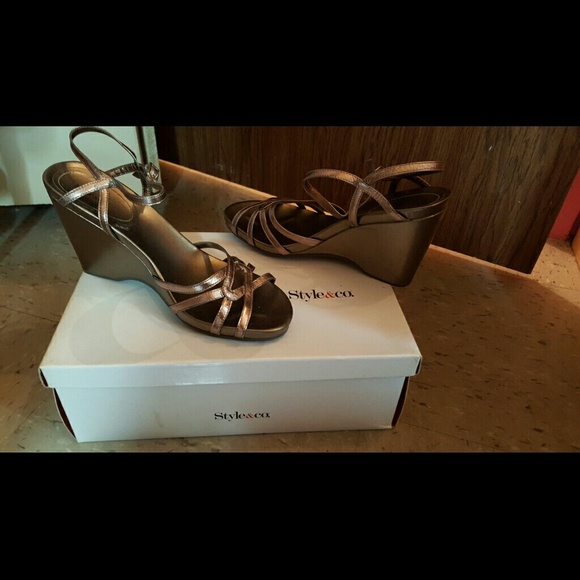 Wedge shoes