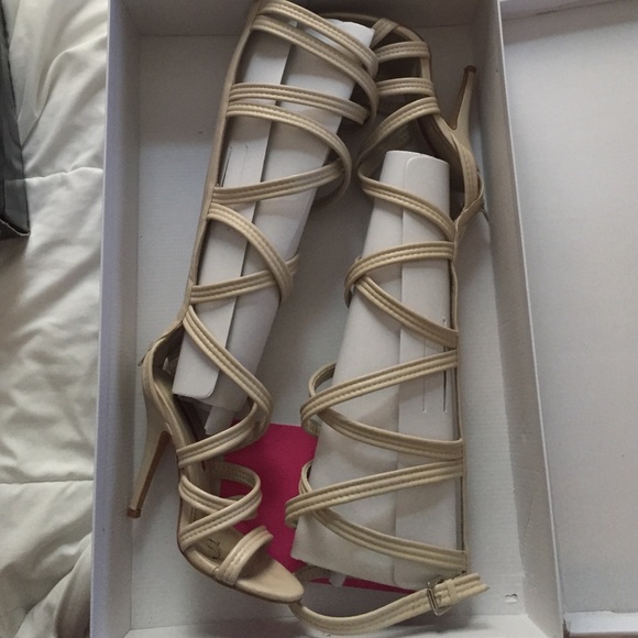 Knee high sandals😍😍😍