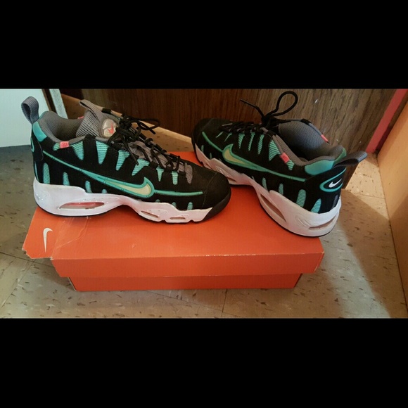 NIKE SNEAKERS