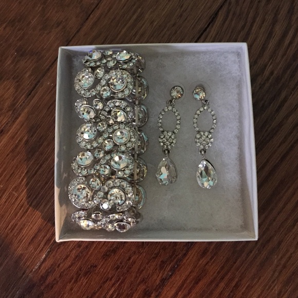 Costume jewelry set earrings and bracelet