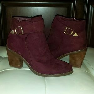 Maroon booties