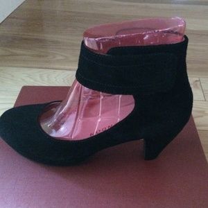 NIB Sacha London Vera heels size 9